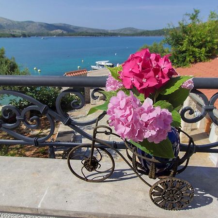 Sea Breeze - Front Sea Apartment Zaboric Bagian luar foto
