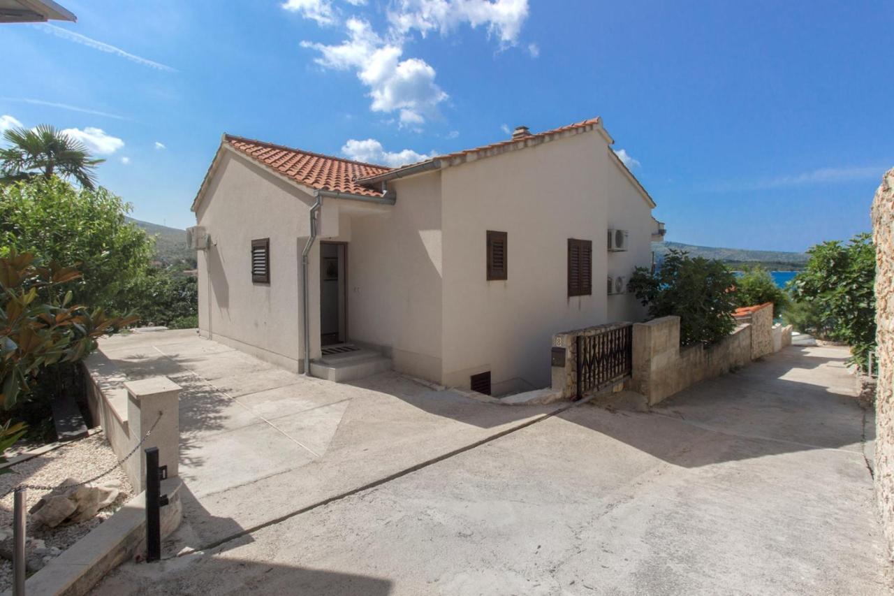 Sea Breeze - Front Sea Apartment Zaboric Bagian luar foto