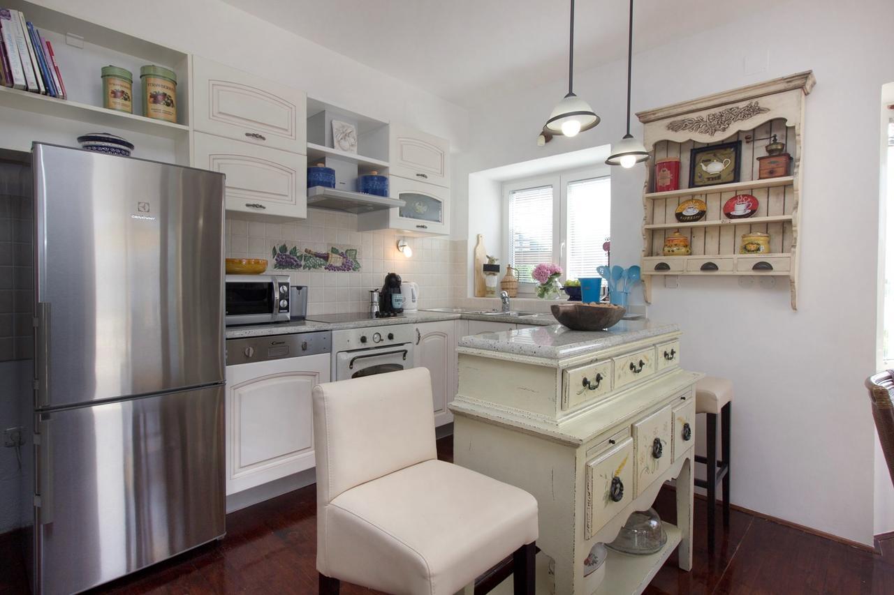 Sea Breeze - Front Sea Apartment Zaboric Bagian luar foto