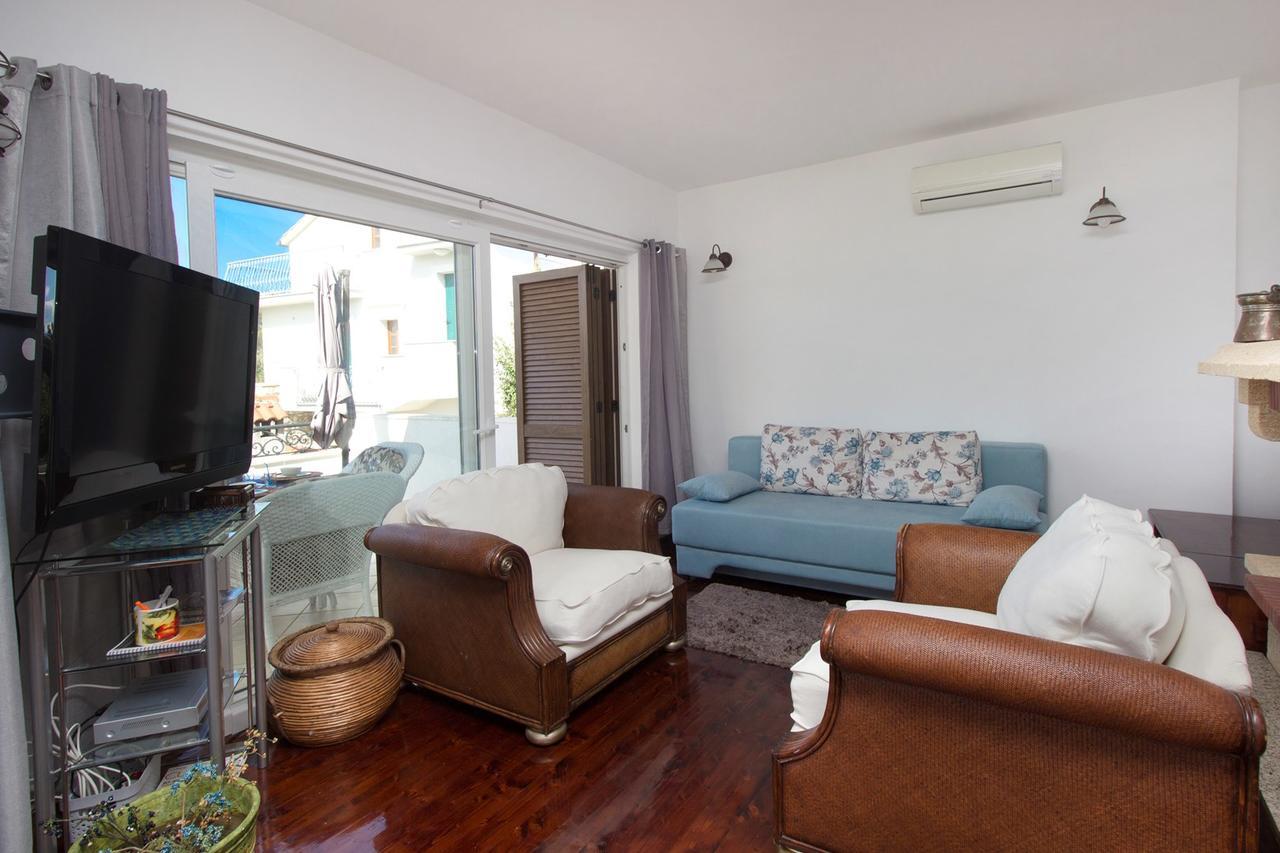 Sea Breeze - Front Sea Apartment Zaboric Bagian luar foto