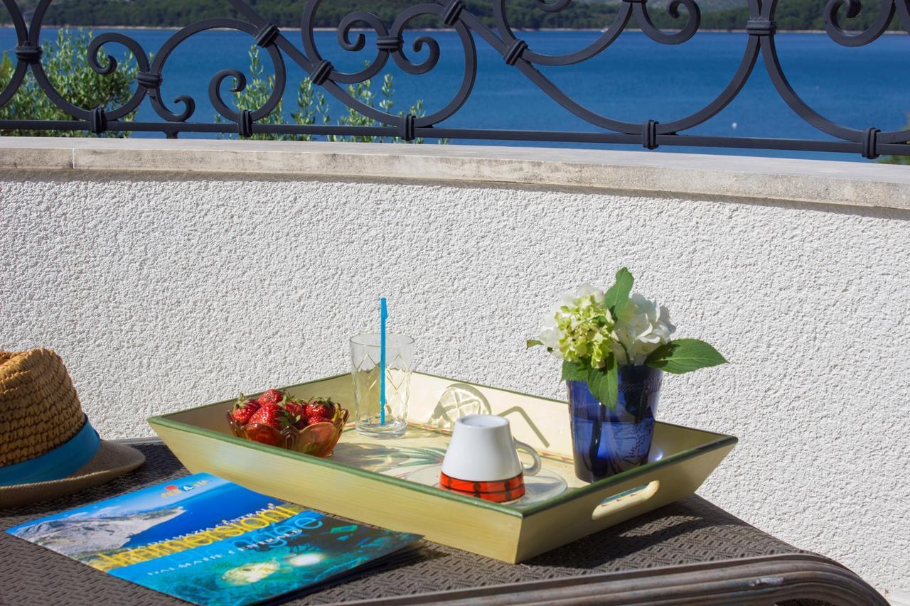 Sea Breeze - Front Sea Apartment Zaboric Bagian luar foto