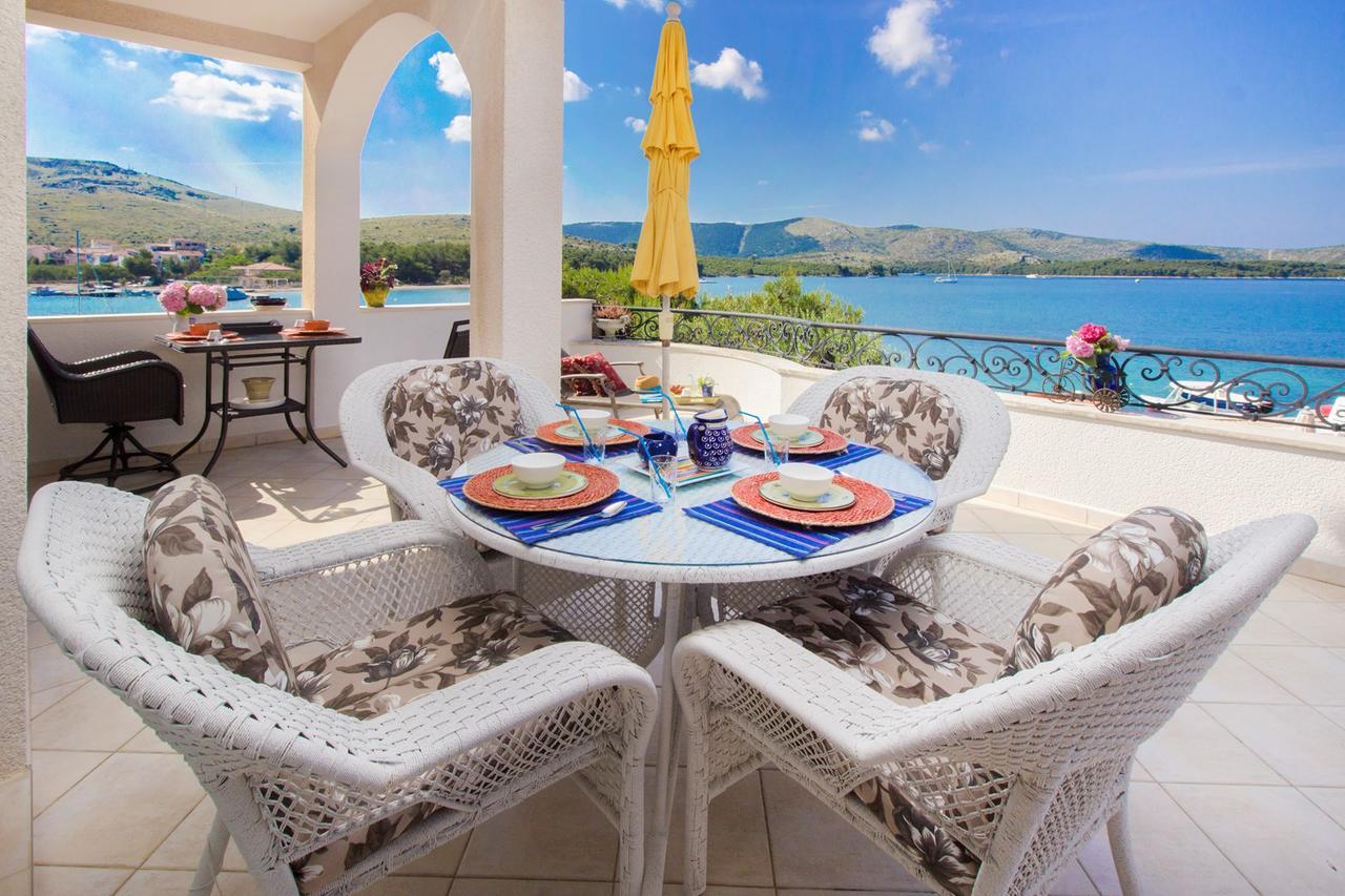 Sea Breeze - Front Sea Apartment Zaboric Bagian luar foto