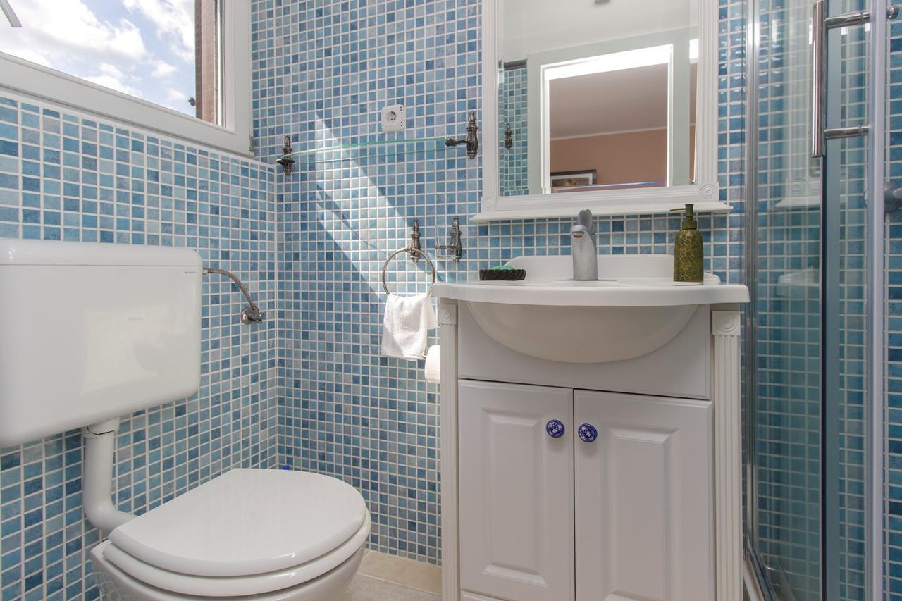 Sea Breeze - Front Sea Apartment Zaboric Bagian luar foto