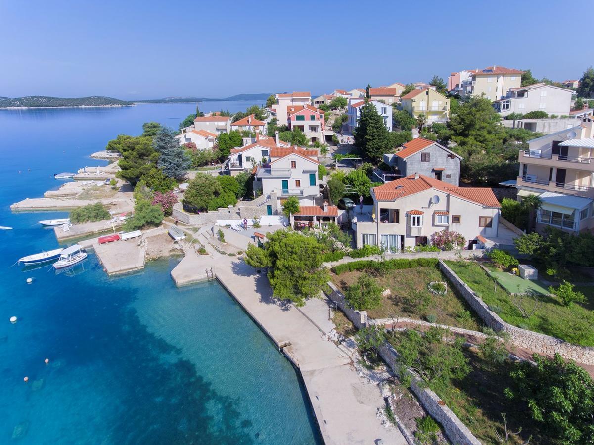Sea Breeze - Front Sea Apartment Zaboric Bagian luar foto