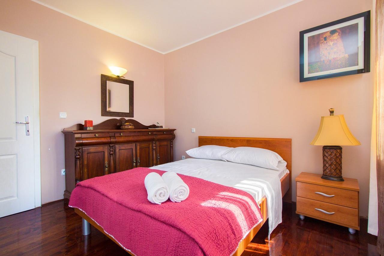 Sea Breeze - Front Sea Apartment Zaboric Bagian luar foto
